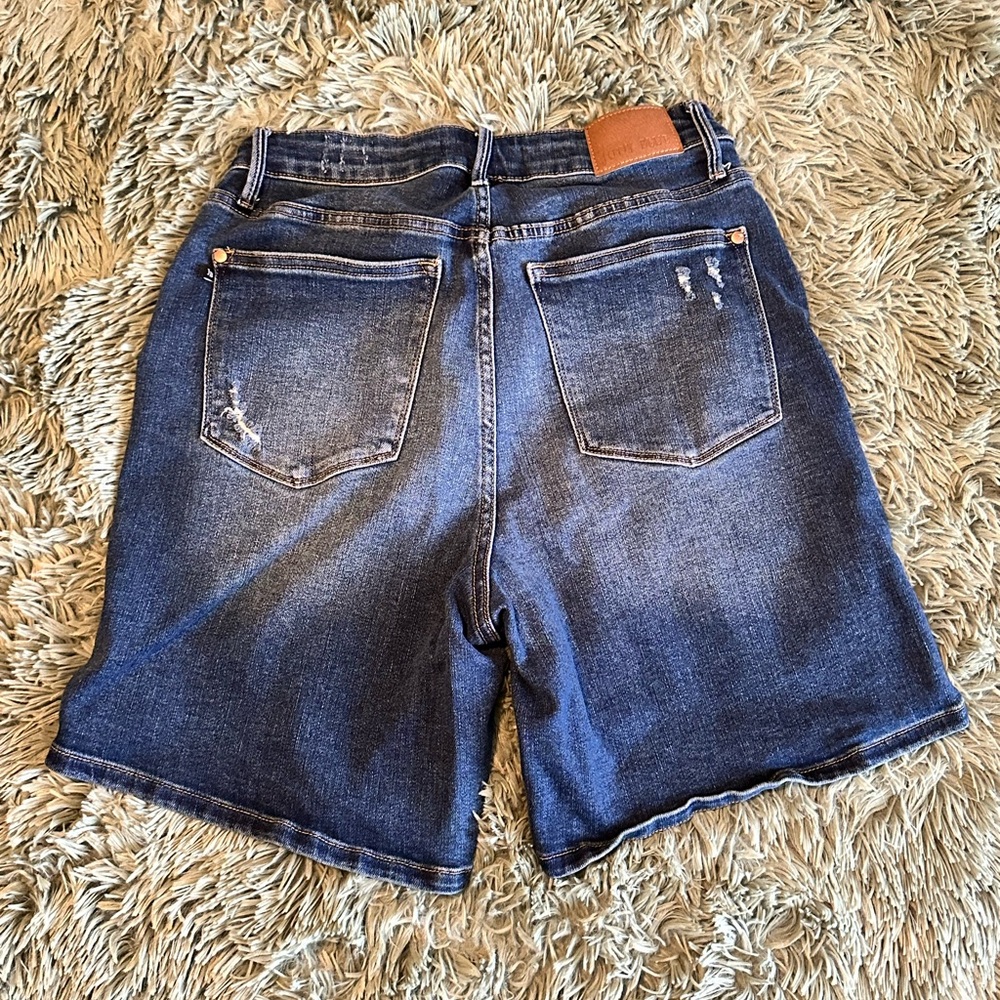 Judy Blue Shorts - Picture 2 of 3